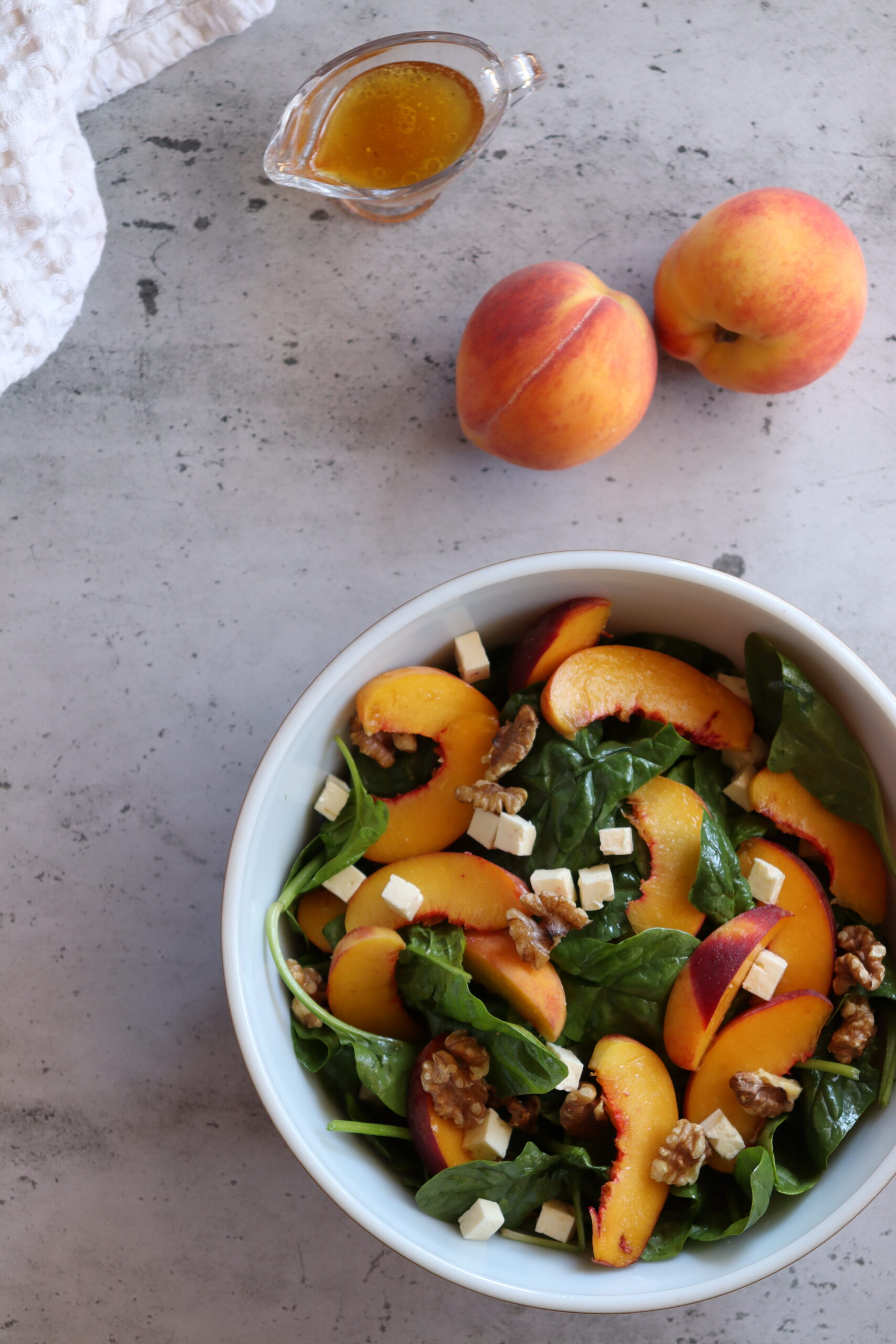 フェタチーズ入りイースターサラダのレシピ